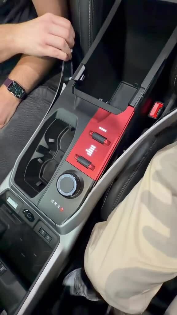 Hãng ôtô nổi giận vì xe điện bị chê chất lượng lắp ráp