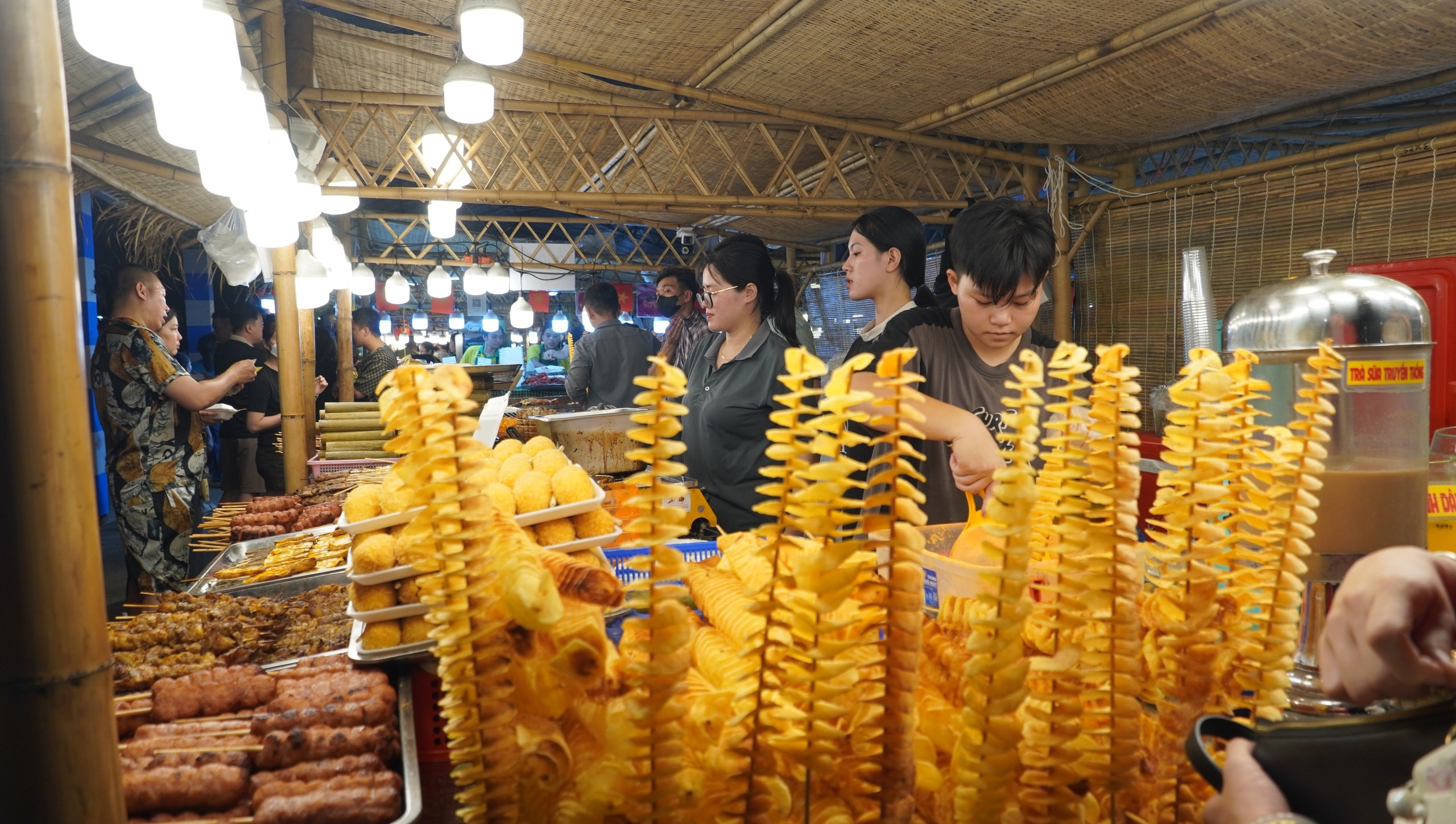"Mỹ vị sóng ngàn" bùng nổ ẩm thực biển với hàng loạt món ăn hấp dẫn - Ảnh 10.