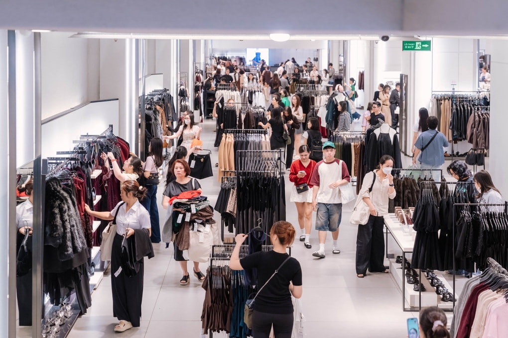 2,3 triệu lượt khách tới Vincom Black Friday 2025 - 3 2,3 triệu lượt khách tới Vincom Black Friday 2025 - 3