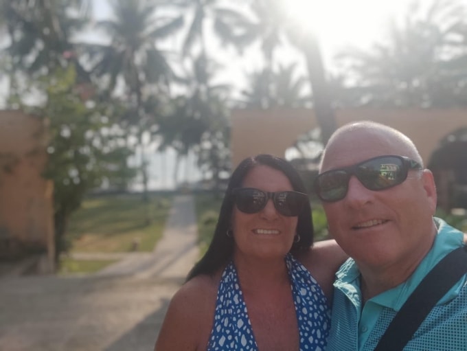 Tina và chồng ở Phú Quốc. Ảnh: NVCC