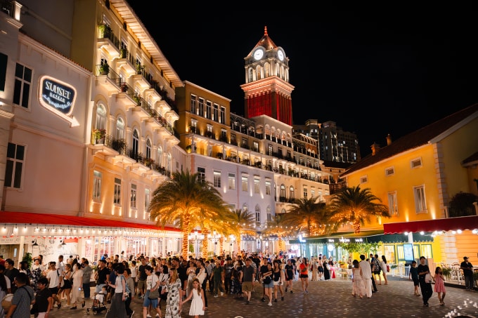 Thị trấn Hoàng hôn, Phú Quốc, được trang trí theo chủ đề Giáng sinh. Ảnh: Anh Tuấn