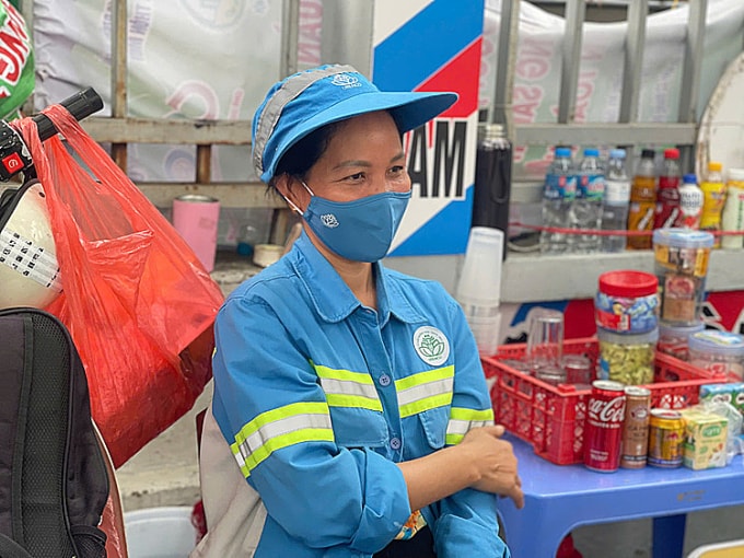 Chị Hiền nói cảm thấy khó hơn do ô nhiễm không khí. Ảnh: Thúy Quỳnh