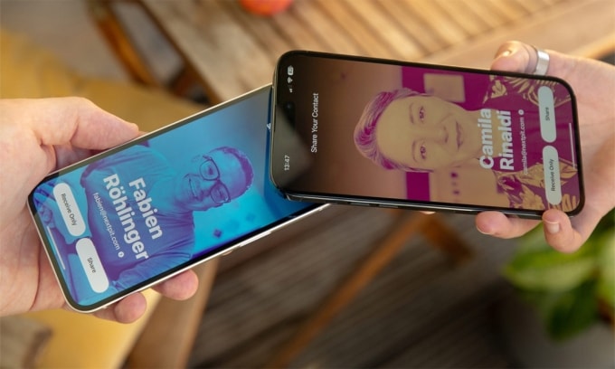 Tính năng AirDrop chuyển danh bạ hoạt động trên hai mẫu iPhone. Ảnh:Nextpit