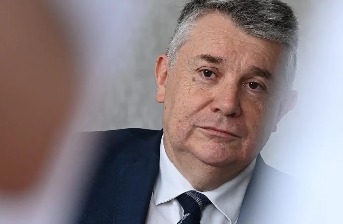 Ông Gilles Artigues đã từ chức phó thị trưởng vì áp lực bị thao túng tâm lý. Ảnh: France Bleu