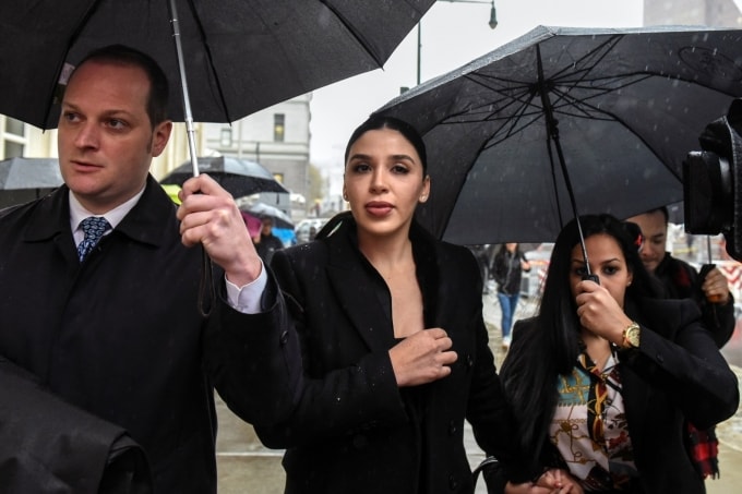 Emma Coronel Aispuro (giữa) đến tòa ủng hộ chồng, tháng 12/2018. Ảnh: Nytimes