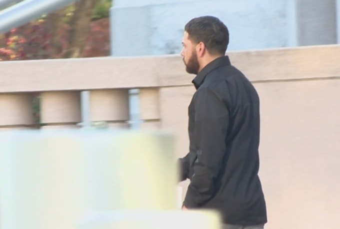 Julian Alcala đến tòa án vào tháng 11/2024. Ảnh: KSDK