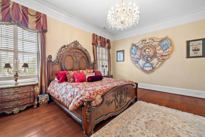 Phòng ngủ mô phỏng Phòng ngủ Lincoln bên trong biệt thự Nhà Trắng. Ảnh: WSJ