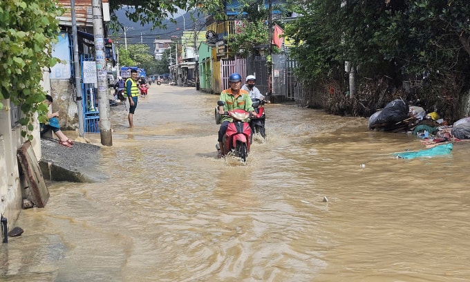 Ngập tại khu vực thôn Trung, phường Bắc Nha Trang. Ảnh: Trung Ngọc