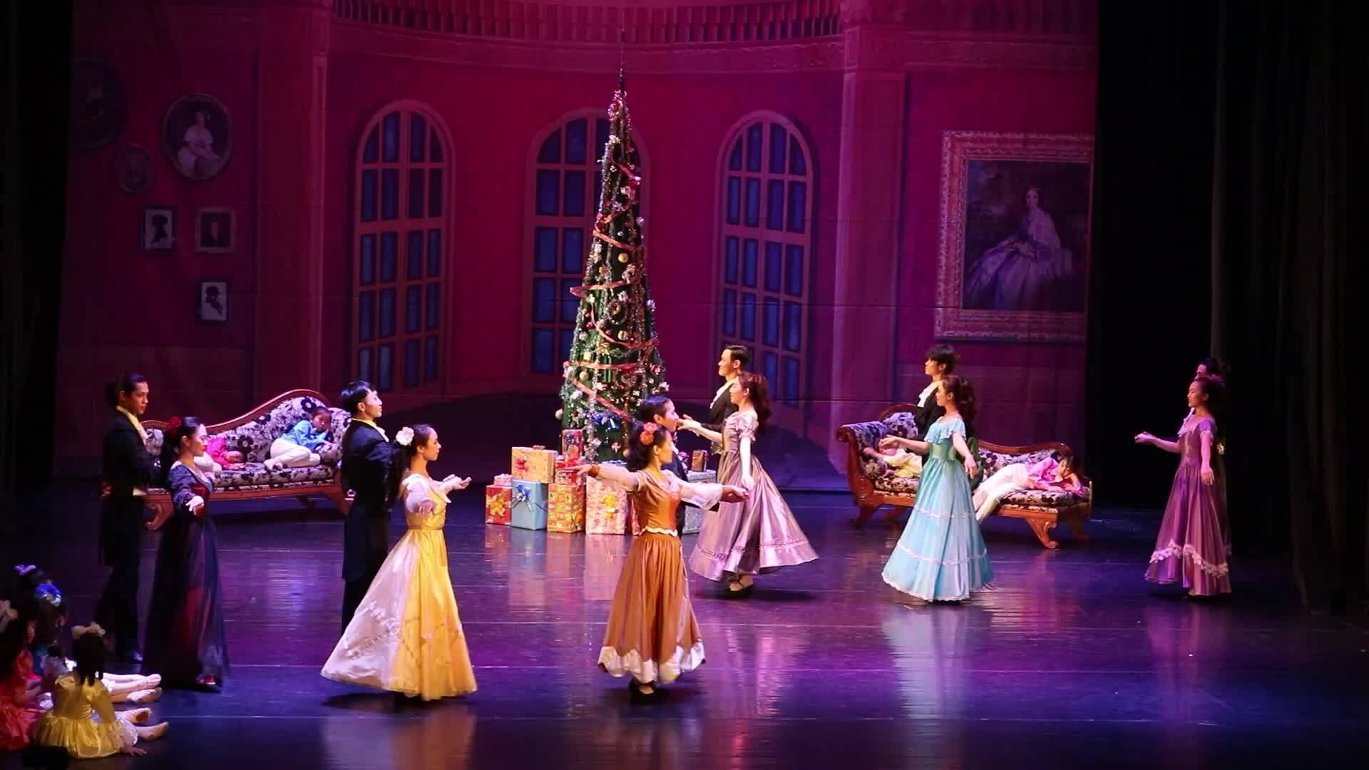 Vũ kịch ‘Kẹp hạt dẻ’ trở lại