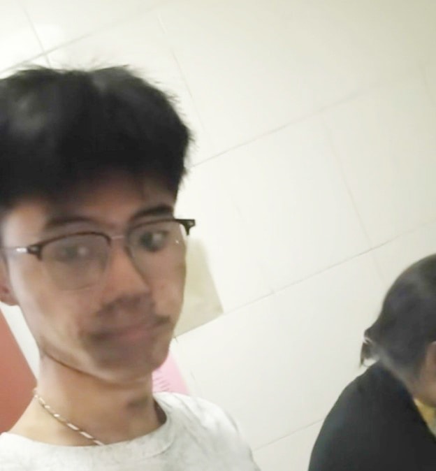 Nam thiếu niên 17 tuổi, một tay bế bà thoát khỏi biển lửa- Ảnh 1. Nam thiếu niên 17 tuổi, một tay bế bà thoát khỏi biển lửa- Ảnh 1.