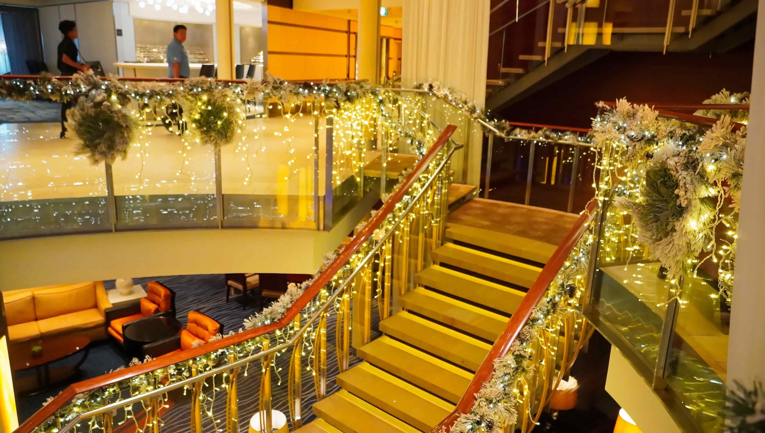 Tàu Celebrity Solstice trở lại Việt Nam mang theo 2 . 500 Du khách khám phá TPHCM - Ảnh 7. Tàu Celebrity Solstice trở lại Việt Nam mang theo 2 . 500 Du khách khám phá TPHCM - Ảnh 7.