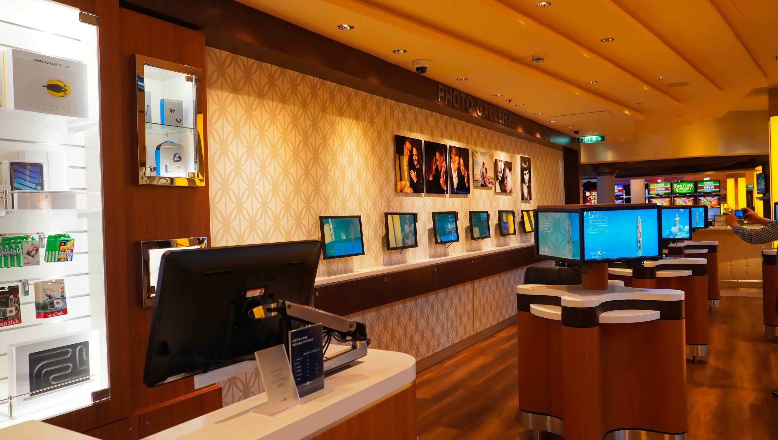 Tàu Celebrity Solstice trở lại Việt Nam mang theo 2 . 500 Du khách khám phá TPHCM - Ảnh 9. Tàu Celebrity Solstice trở lại Việt Nam mang theo 2 . 500 Du khách khám phá TPHCM - Ảnh 9.