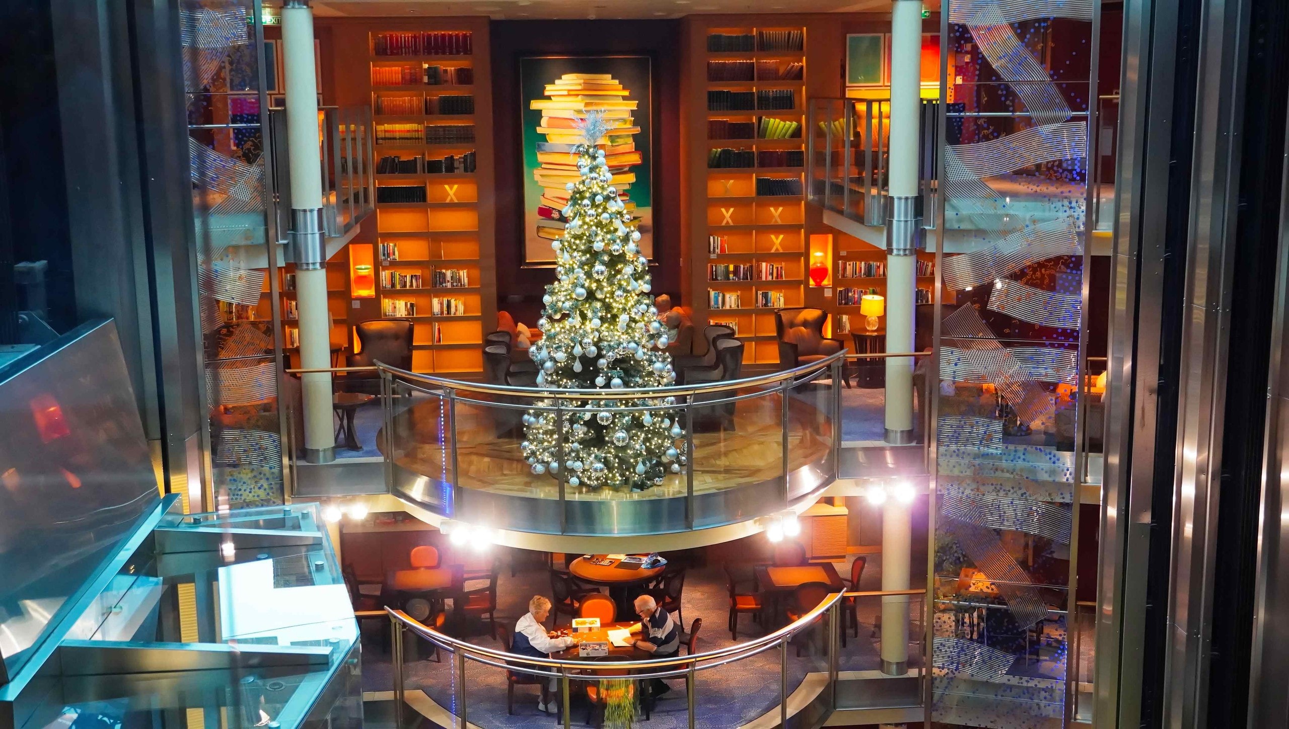 Tàu Celebrity Solstice trở lại Việt Nam mang theo 2 . 500 Du khách khám phá TPHCM - Ảnh 6. Tàu Celebrity Solstice trở lại Việt Nam mang theo 2 . 500 Du khách khám phá TPHCM - Ảnh 6.