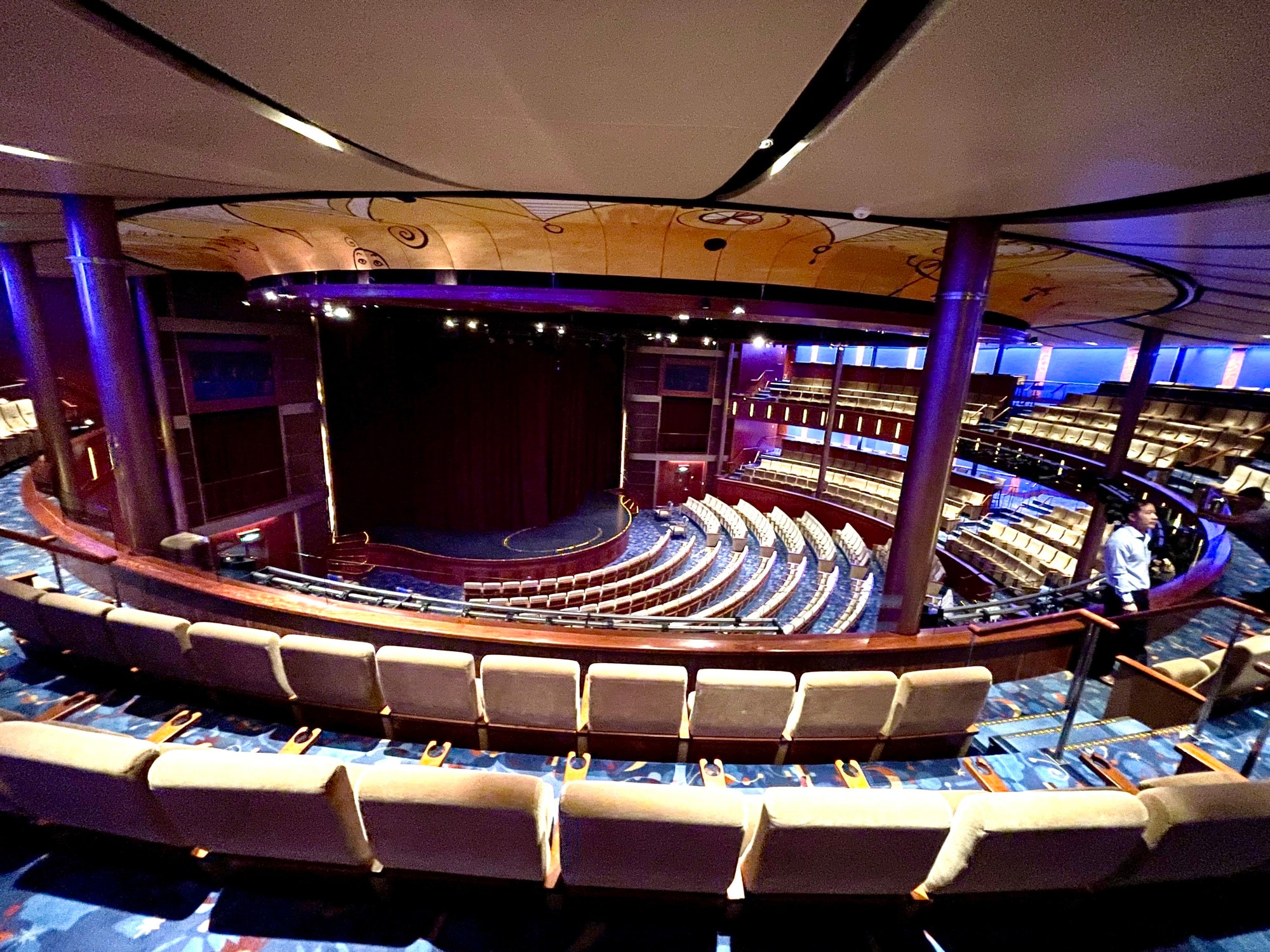 Tàu Celebrity Solstice trở lại Việt Nam mang theo 2 . 500 Du khách khám phá TPHCM - Ảnh 11. Tàu Celebrity Solstice trở lại Việt Nam mang theo 2 . 500 Du khách khám phá TPHCM - Ảnh 11.