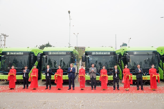 Doanh nghiệp Hà Nội đầu tư 400 tỉ đồng chuyển đổi 100 % sang xe buýt điện - Ảnh 2.