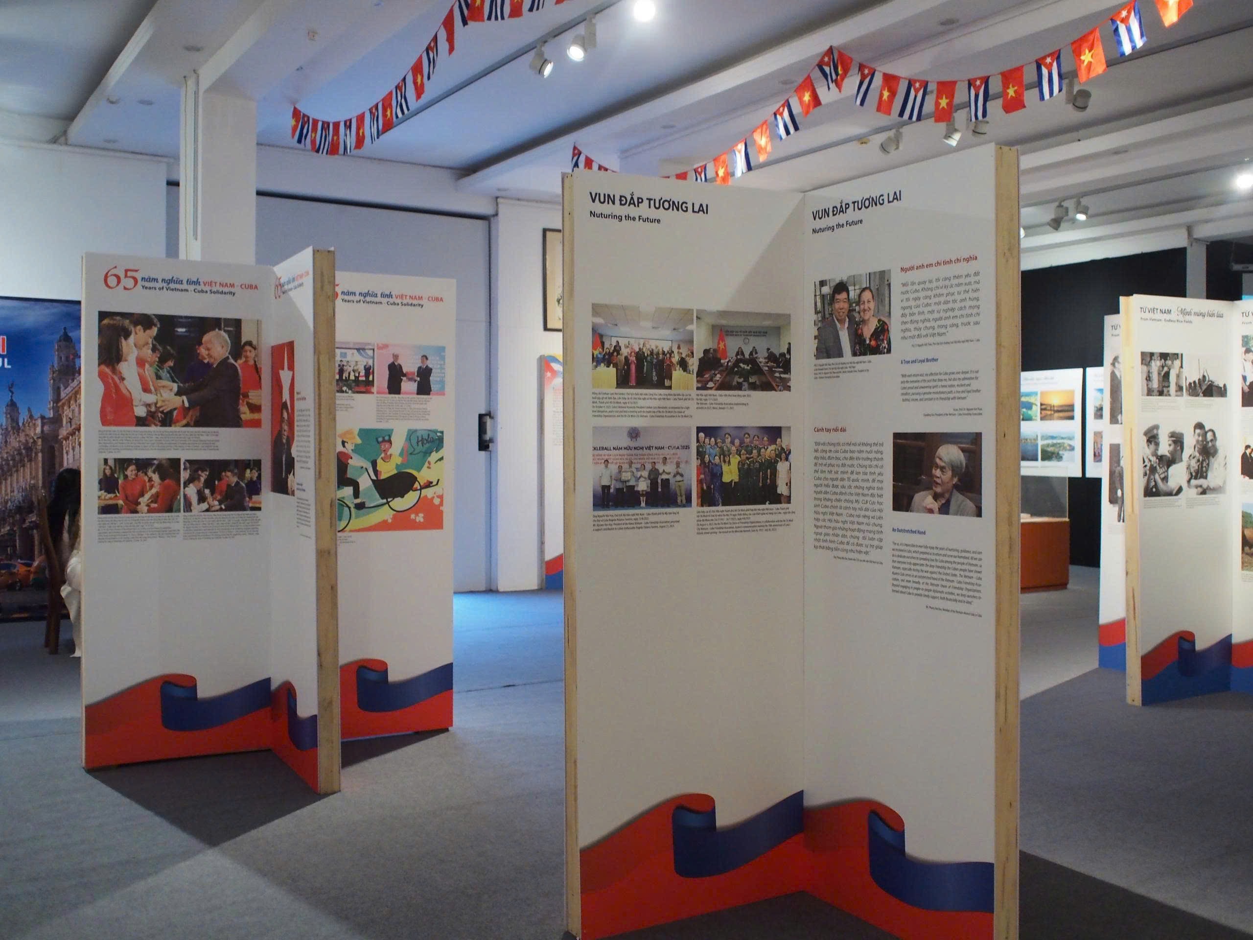 Bên trong triển lãm 