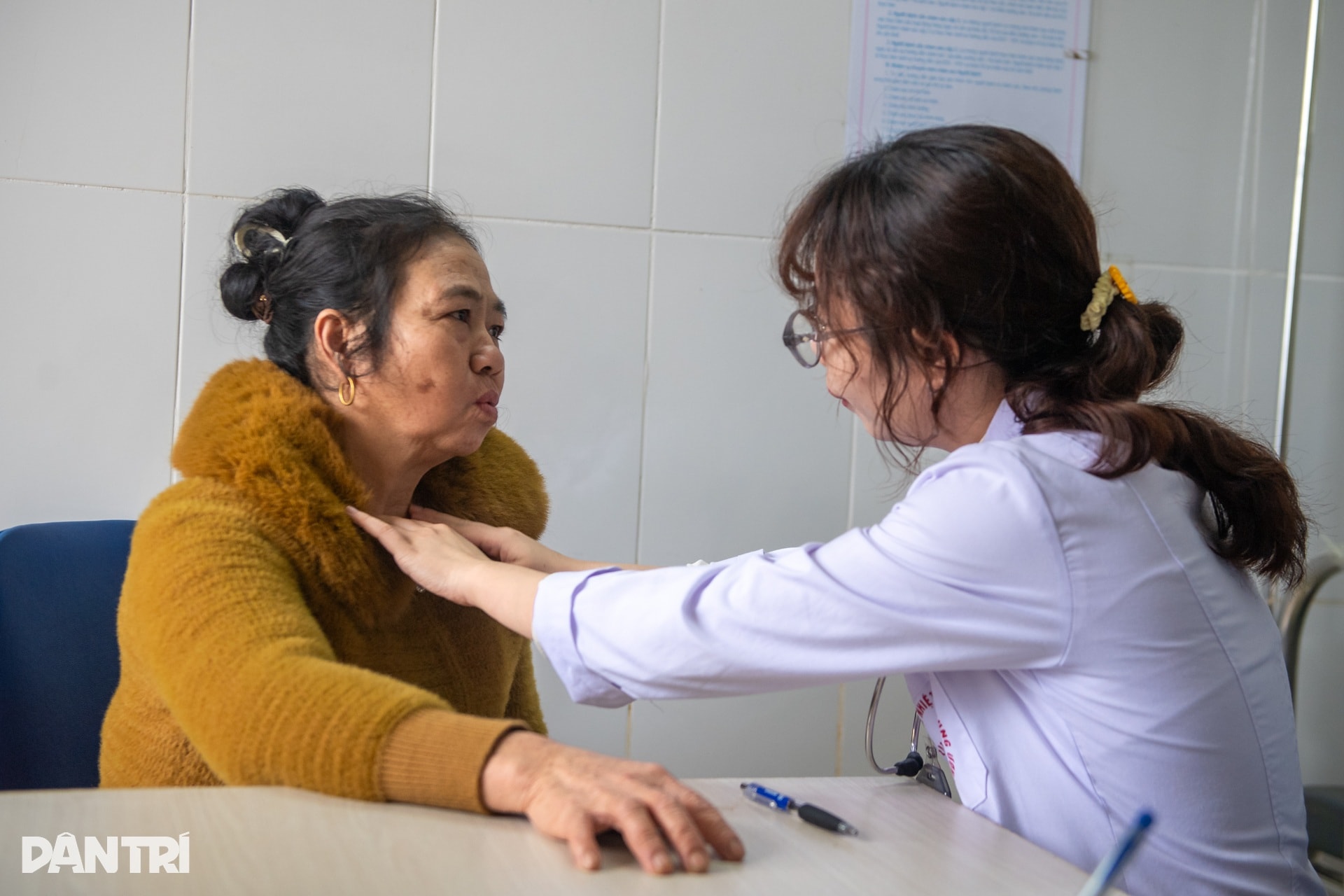 “Người dân mong các bác sĩ như mong nắng sau bão” - 3 “Người dân mong các bác sĩ như mong nắng sau bão” - 3