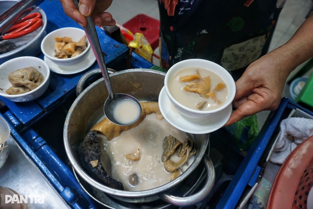Nguyên tắc lạ của bà chủ quán phá lấu ở TPHCM, khách chờ từ lúc vừa mở nồi - 1 Nguyên tắc lạ của bà chủ quán phá lấu ở TPHCM, khách chờ từ lúc vừa mở nồi - 1