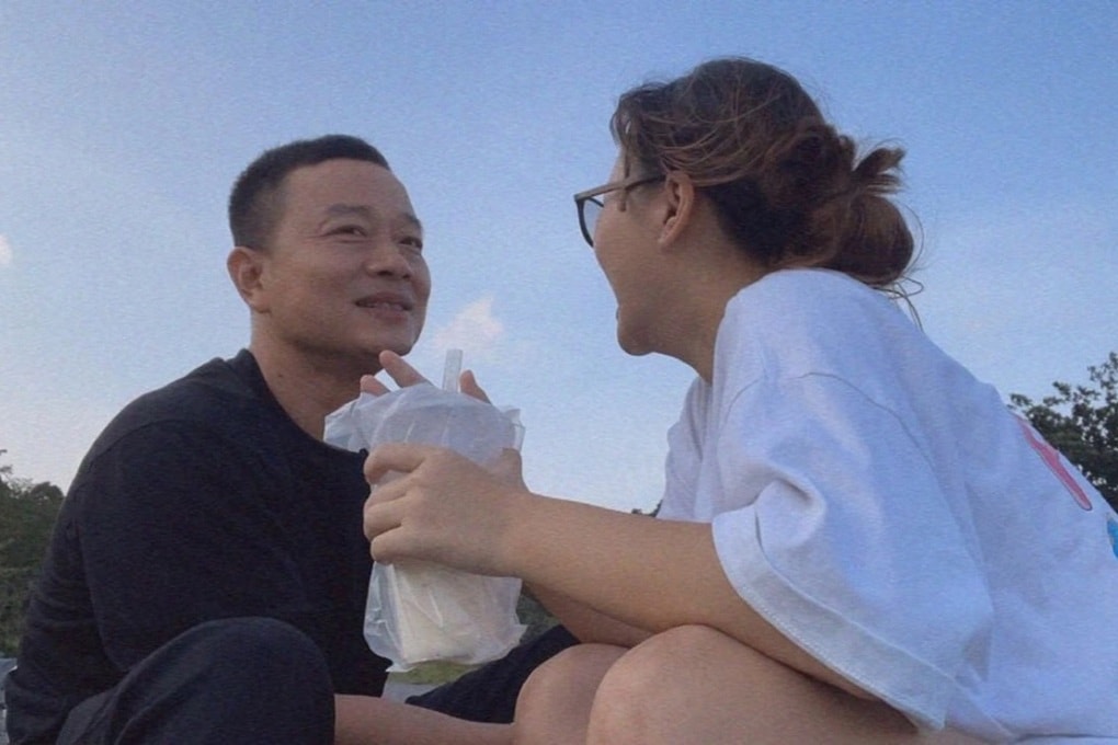 Lấy chồng hơn 20 tuổi, tôi bị kỳ thị: “Chồng bằng tuổi bố, sao có thể yêu?” - 1 Lấy chồng hơn 20 tuổi, tôi bị kỳ thị: “Chồng bằng tuổi bố, sao có thể yêu?” - 1