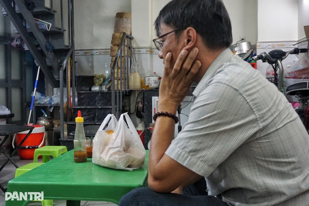 Nguyên tắc lạ của bà chủ quán phá lấu ở TPHCM, khách chờ từ lúc vừa mở nồi - 4 Nguyên tắc lạ của bà chủ quán phá lấu ở TPHCM, khách chờ từ lúc vừa mở nồi - 4