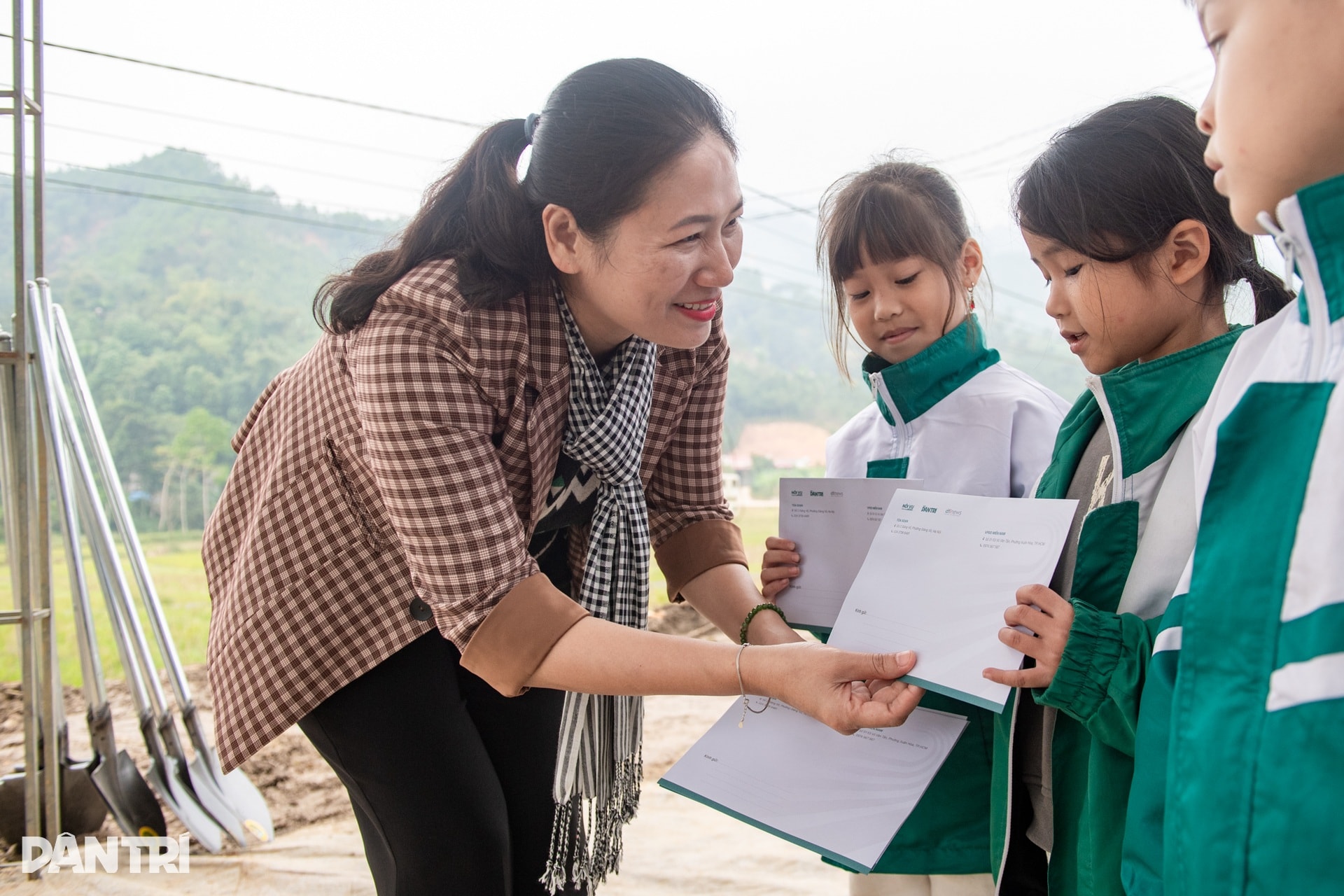 “Mong rằng ngọn lửa nhân ái sẽ lan tỏa và cháy mãi” - 16 “Mong rằng ngọn lửa nhân ái sẽ lan tỏa và cháy mãi” - 16