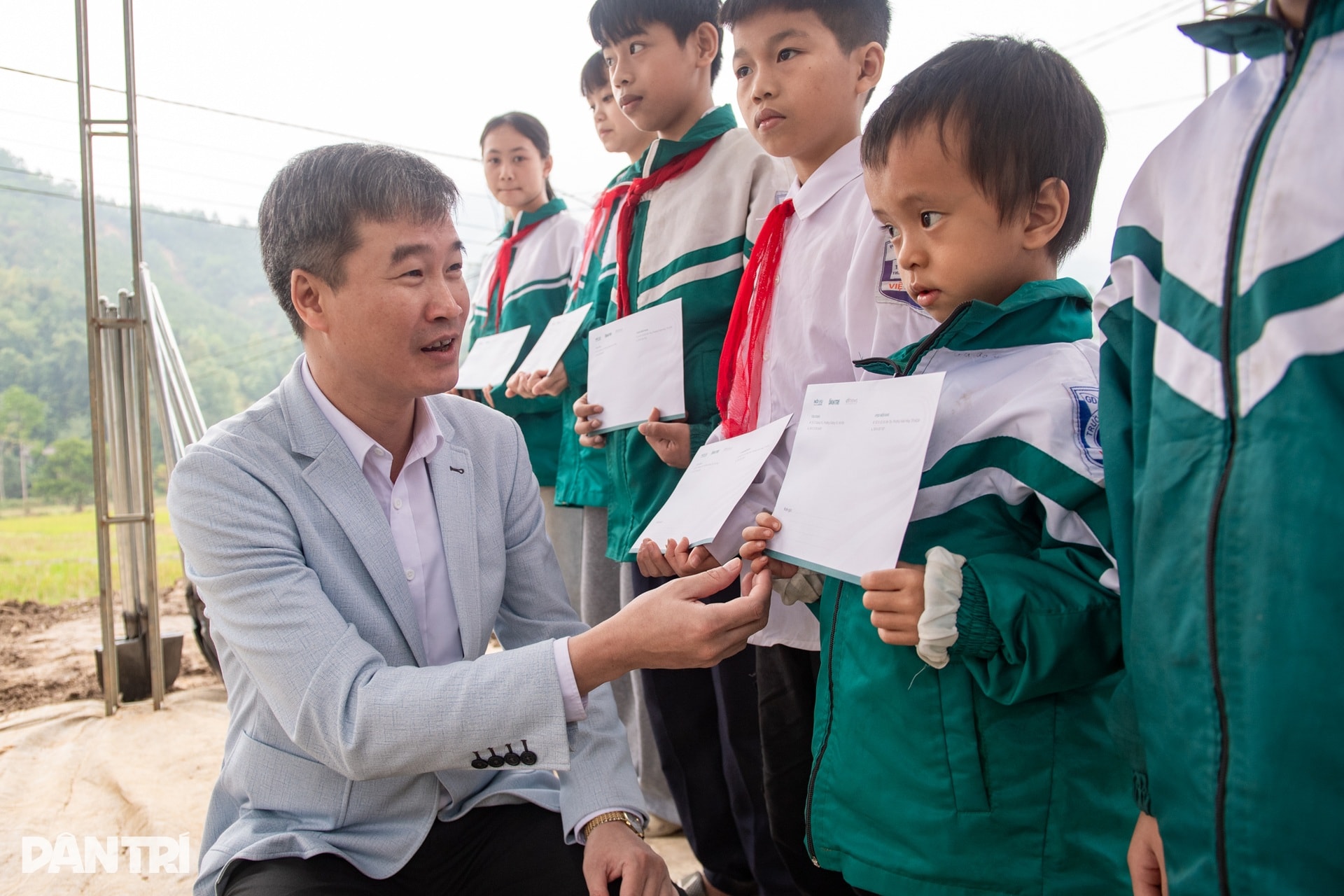 “Mong rằng ngọn lửa nhân ái sẽ lan tỏa và cháy mãi” - 14 “Mong rằng ngọn lửa nhân ái sẽ lan tỏa và cháy mãi” - 14