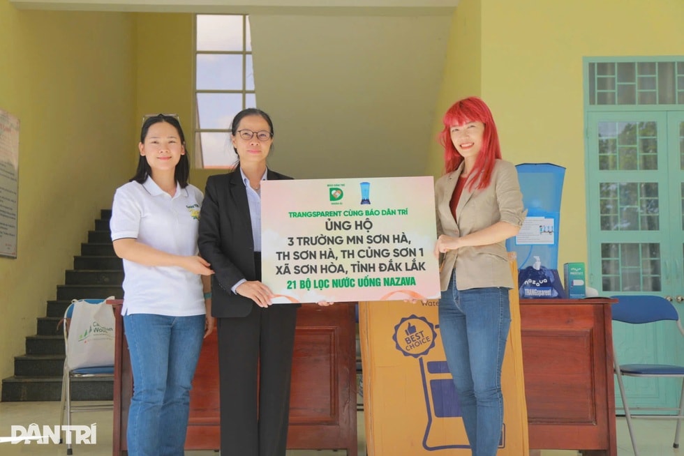 Trao thiết bị lọc nước uống hỗ trợ học sinh tại 3 trường vùng lũ ở Đắk Lắk - 1 Trao thiết bị lọc nước uống hỗ trợ học sinh tại 3 trường vùng lũ ở Đắk Lắk - 1