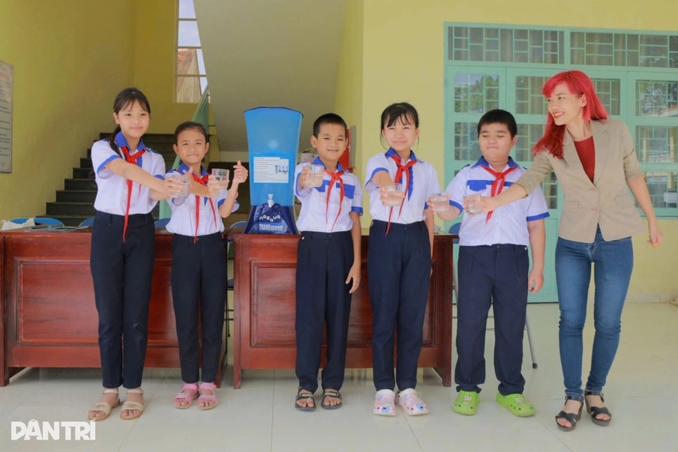 Trao thiết bị lọc nước uống hỗ trợ học sinh tại 3 trường vùng lũ ở Đắk Lắk - 5 Trao thiết bị lọc nước uống hỗ trợ học sinh tại 3 trường vùng lũ ở Đắk Lắk - 5