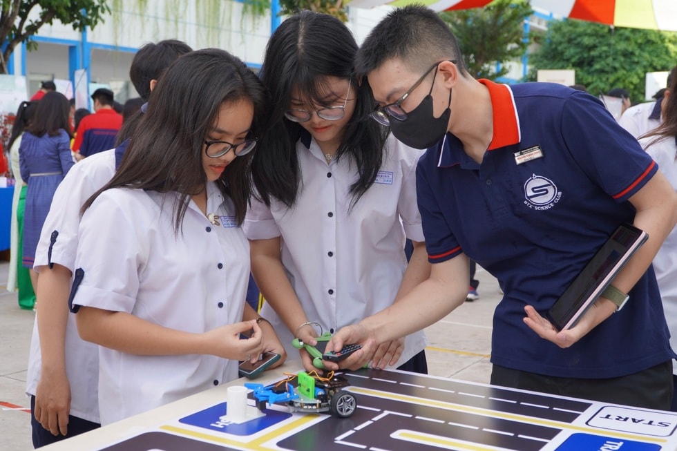 Điểm mù đưa 1,6 triệu thanh niên Việt vào cảnh không đi học, không đi làm - 12 Điểm mù đưa 1,6 triệu thanh niên Việt vào cảnh không đi học, không đi làm - 12