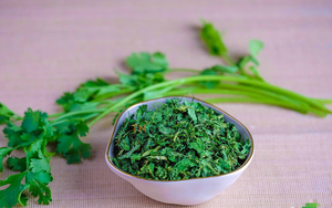 Món bánh đặc biệt của núi rừng Đông Bắc: Mỗi năm chỉ có một mùa, nghe tên thấy sợ nhưng được "săn lùng" - Ảnh 9.