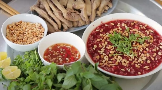 Món tiết canh vịt. Ảnh: PasGo