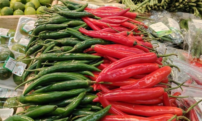 Ớt được bán tại siêu thị ở Hà Nội. Ảnh: Thủy Trương