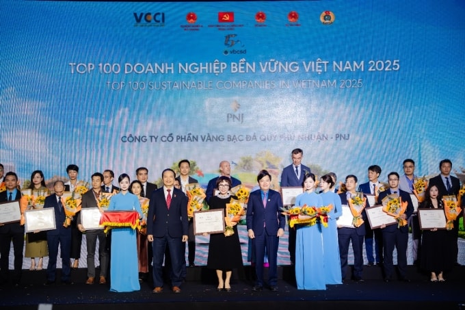 Giữ vững cam kết phát triển bền vững, PNJ góp mặt trong Top 100 Doanh nghiệp bền vững lĩnh vực thương mại - dịch vụ. Ảnh: Trần Tùng