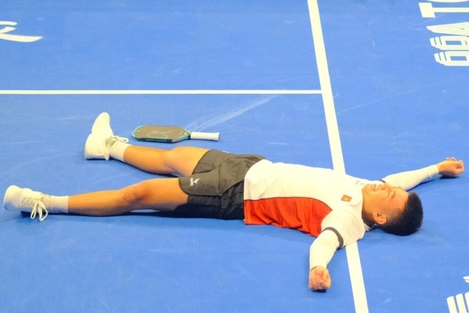 Lý Hoàng Nam mừng chiến thắng trước Staksrud, ở nhà thi đấu Liping, Hàng Châu, Trung Quốc hôm 5/11. Ảnh chụp màn hình