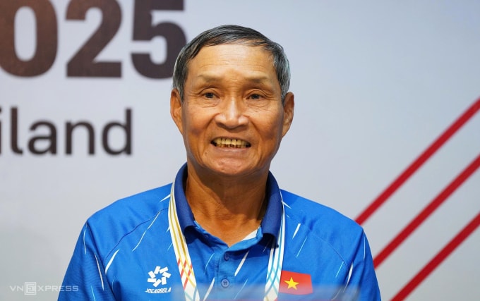 HLV Mai Đức Chung trong họp báo trước SEA Games 33 tại Chonburi, ngày 4/12. Ảnh: Đức Đồng