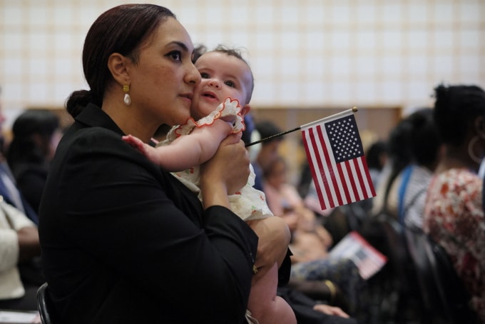 Lễ tuyên thệ nhập tịch Mỹ tại Thư viện Tổng thống John F. Kennedy ở Boston, bang Massachusetts ngày 19/8. Ảnh: Reuters