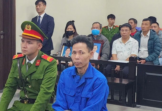 Bị cáo Cao Văn Hùng tại phiên tòa sáng nay, 5/12. Ảnh: Linh Đan