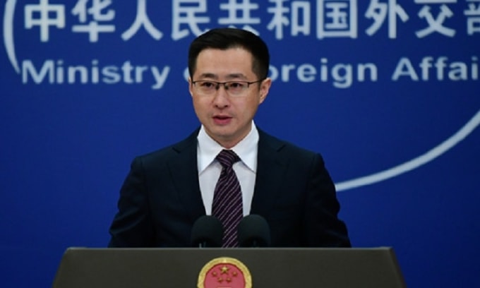 Phát ngôn viên Lâm Kiếm tại cuộc họp báo ở Bắc Kinh ngày 4/12. Ảnh: Bộ Ngoại giao Trung Quốc