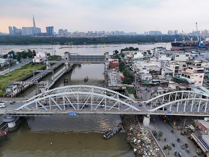 Hiện trạng cầu Tân Thuận 1. Ảnh: Giang Anh