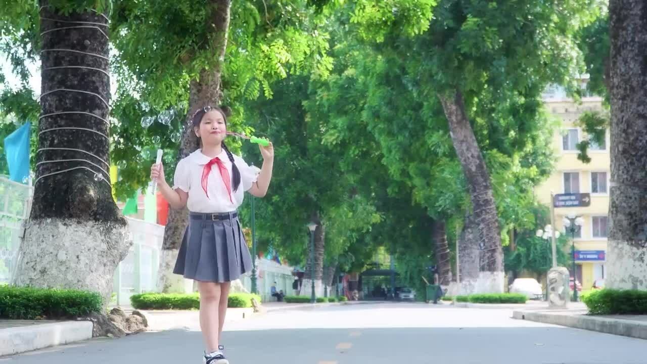 'Viết tiếp câu chuyện hòa bình' bằng 13 ngôn ngữ