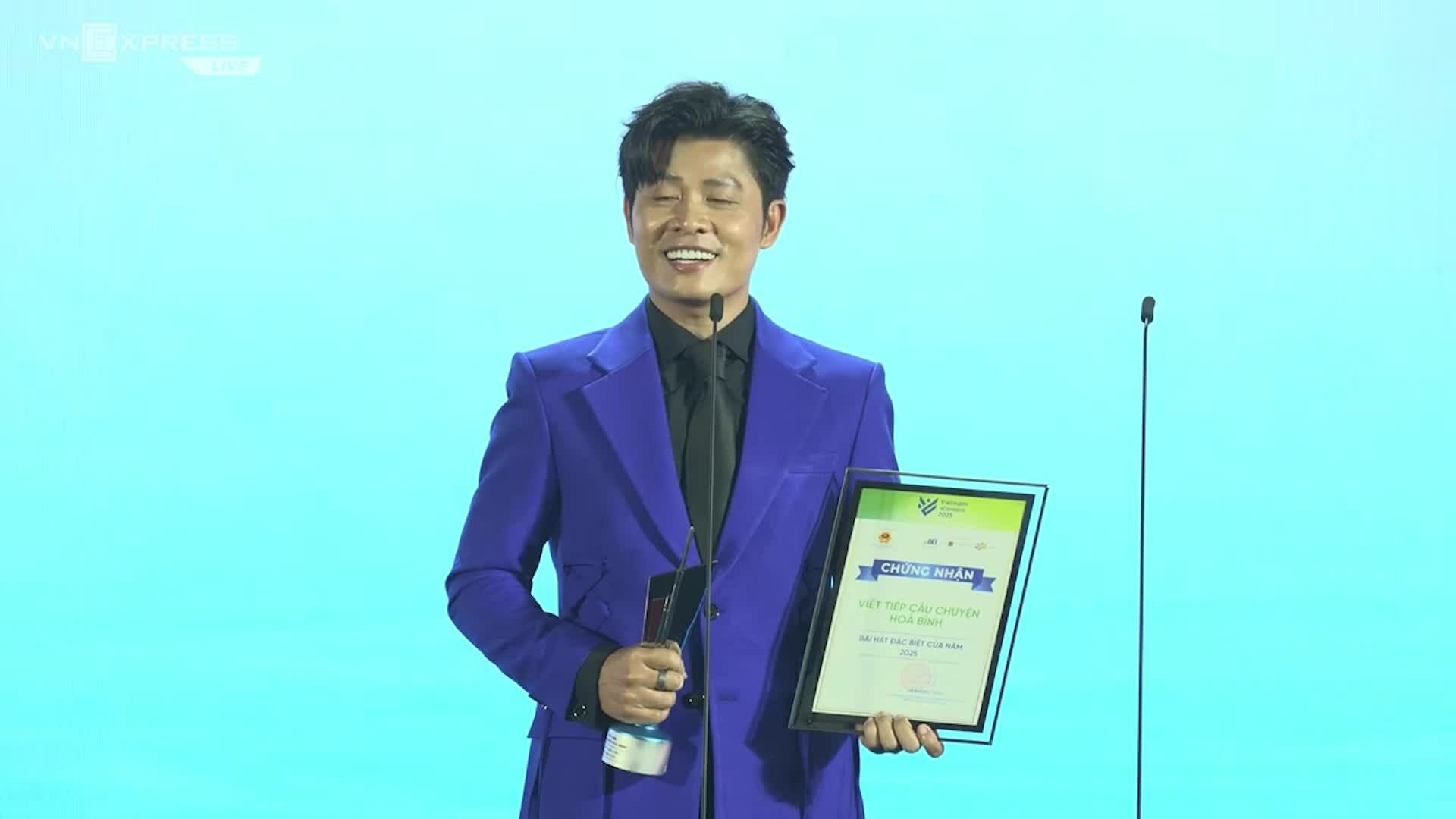 Nhạc sĩ Nguyễn Văn Chung phát biểu nhận giải 'Bài hát đặc biệt của năm'