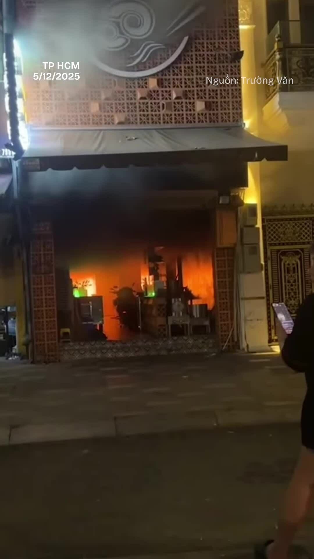 Nhân chứng kể giây phút ngọn lửa trong căn nhà 4 người bốc cháy