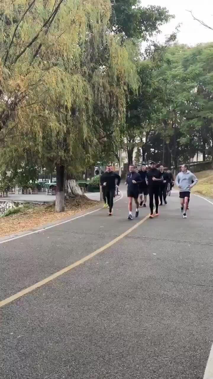 Tổng thống Pháp chạy bộ ở Trung Quốc