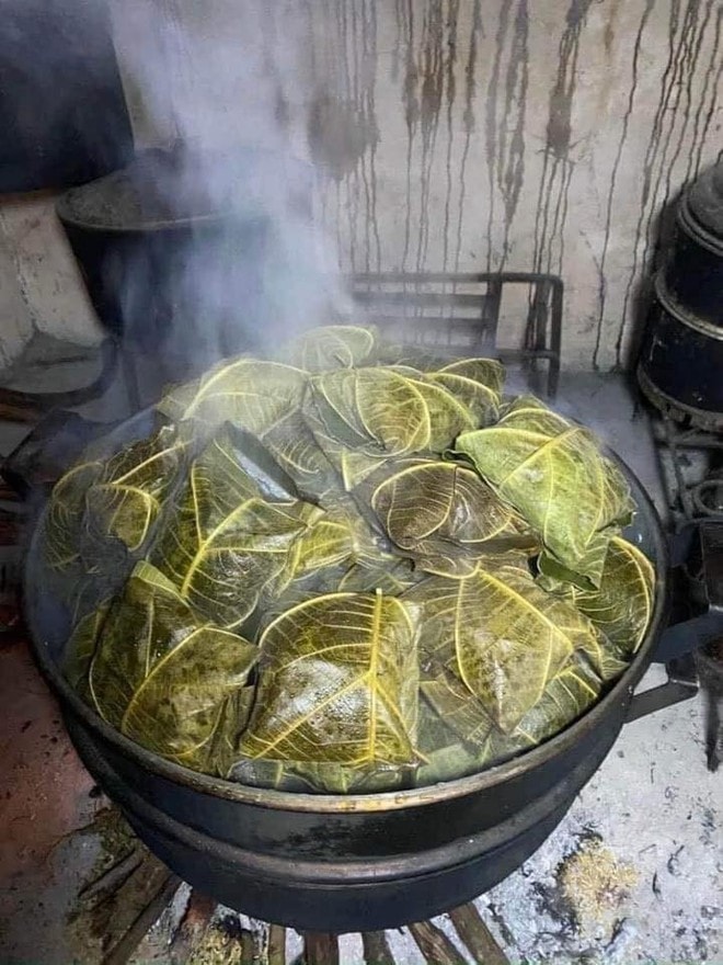 Món bánh đặc biệt của núi rừng Đông Bắc: Mỗi năm chỉ có một mùa, nghe tên thấy sợ nhưng được "săn lùng" - Ảnh 5.