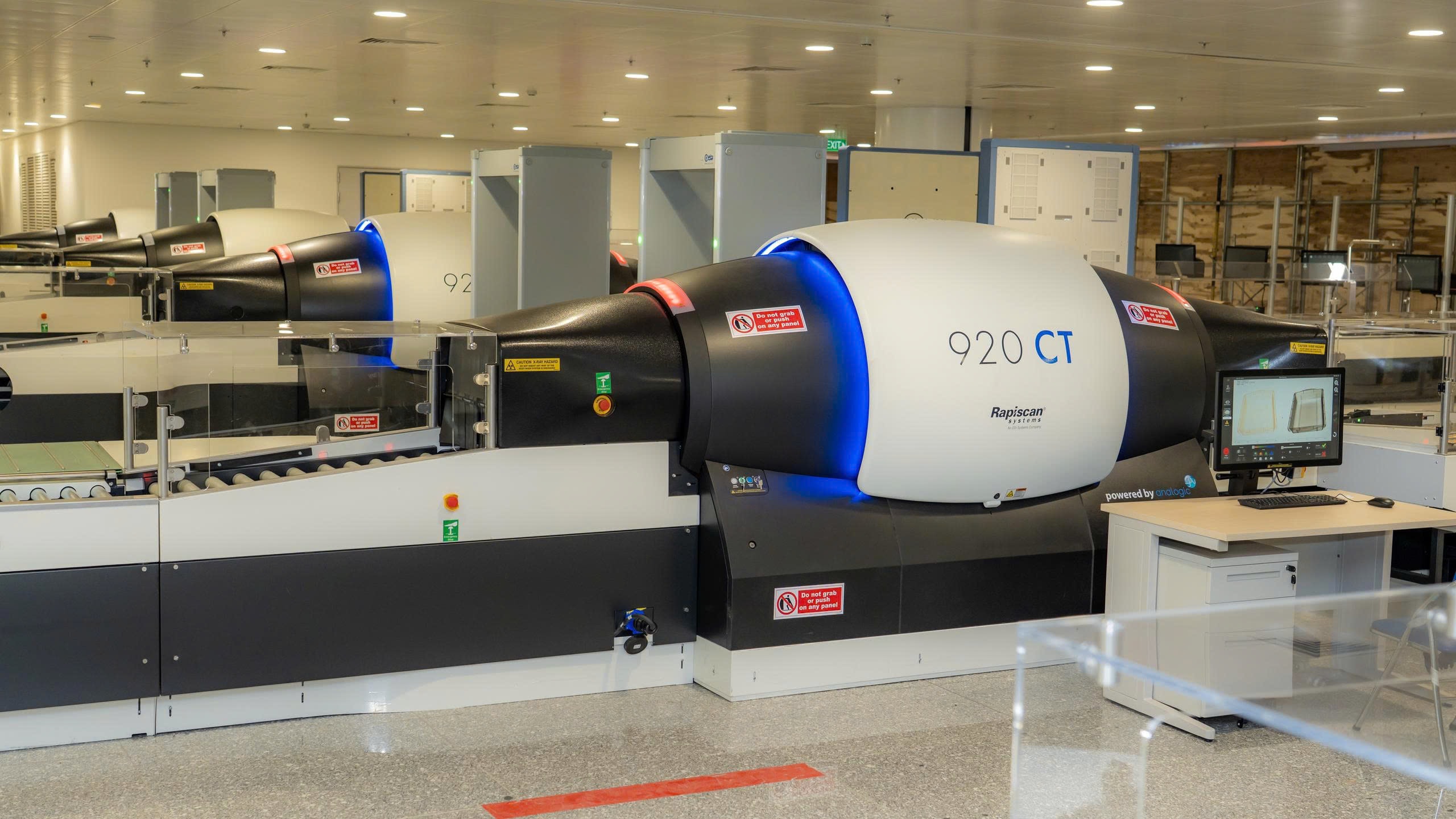 Công nghệ sân bay thông minh tại Nội Bài: Khám phá máy soi chiếu 3D hiện đại - Ảnh 1.