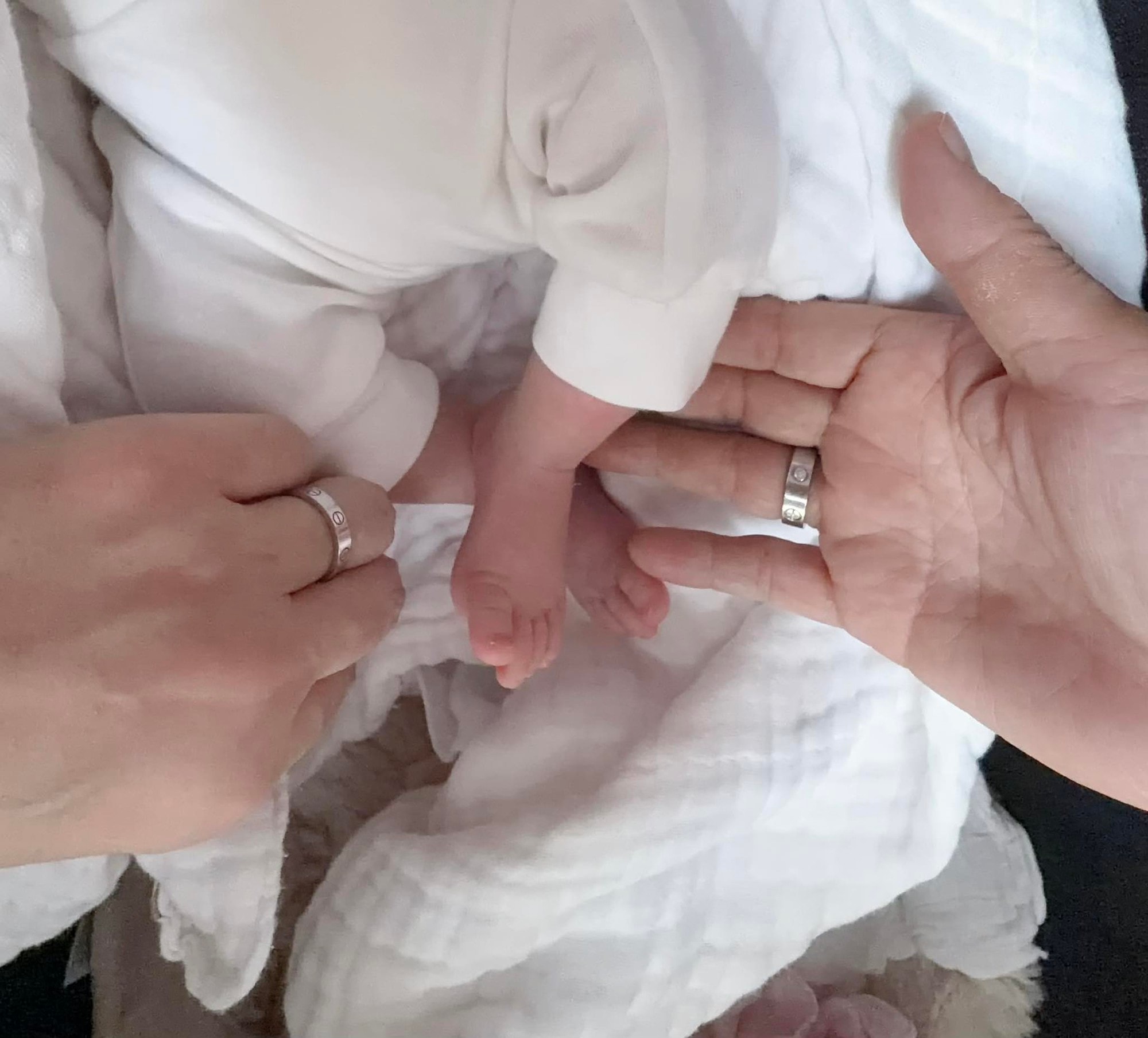 Nam NSƯT cải lương nức tiếng Sài Gòn ở tuổi U60 thức đêm cùng vợ chăm con mọn- Ảnh 2.