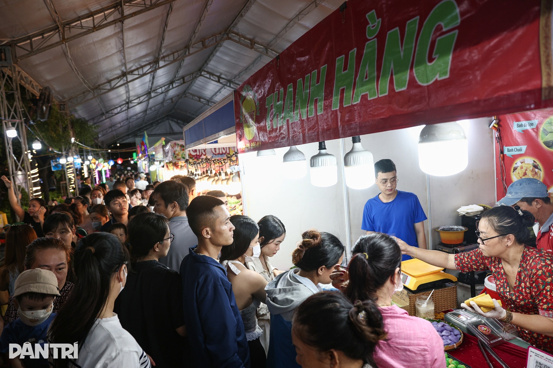 Phố đêm nhộn nhịp ở chợ cổ gần 100 năm tuổi tại TPHCM - 3 Phố đêm nhộn nhịp ở chợ cổ gần 100 năm tuổi tại TPHCM - 3