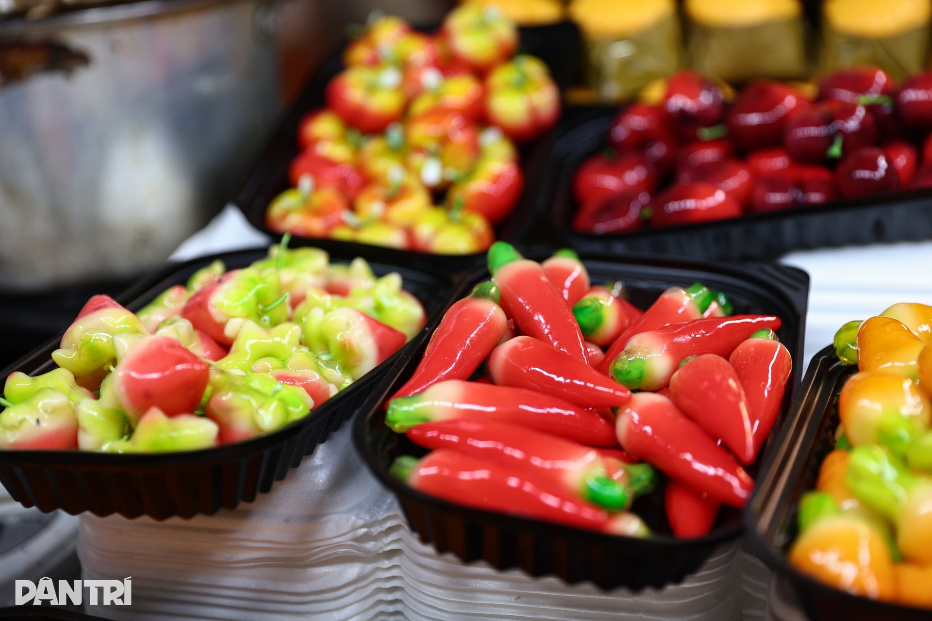 Phố đêm nhộn nhịp ở chợ cổ gần 100 năm tuổi tại TPHCM - 5 Phố đêm nhộn nhịp ở chợ cổ gần 100 năm tuổi tại TPHCM - 5