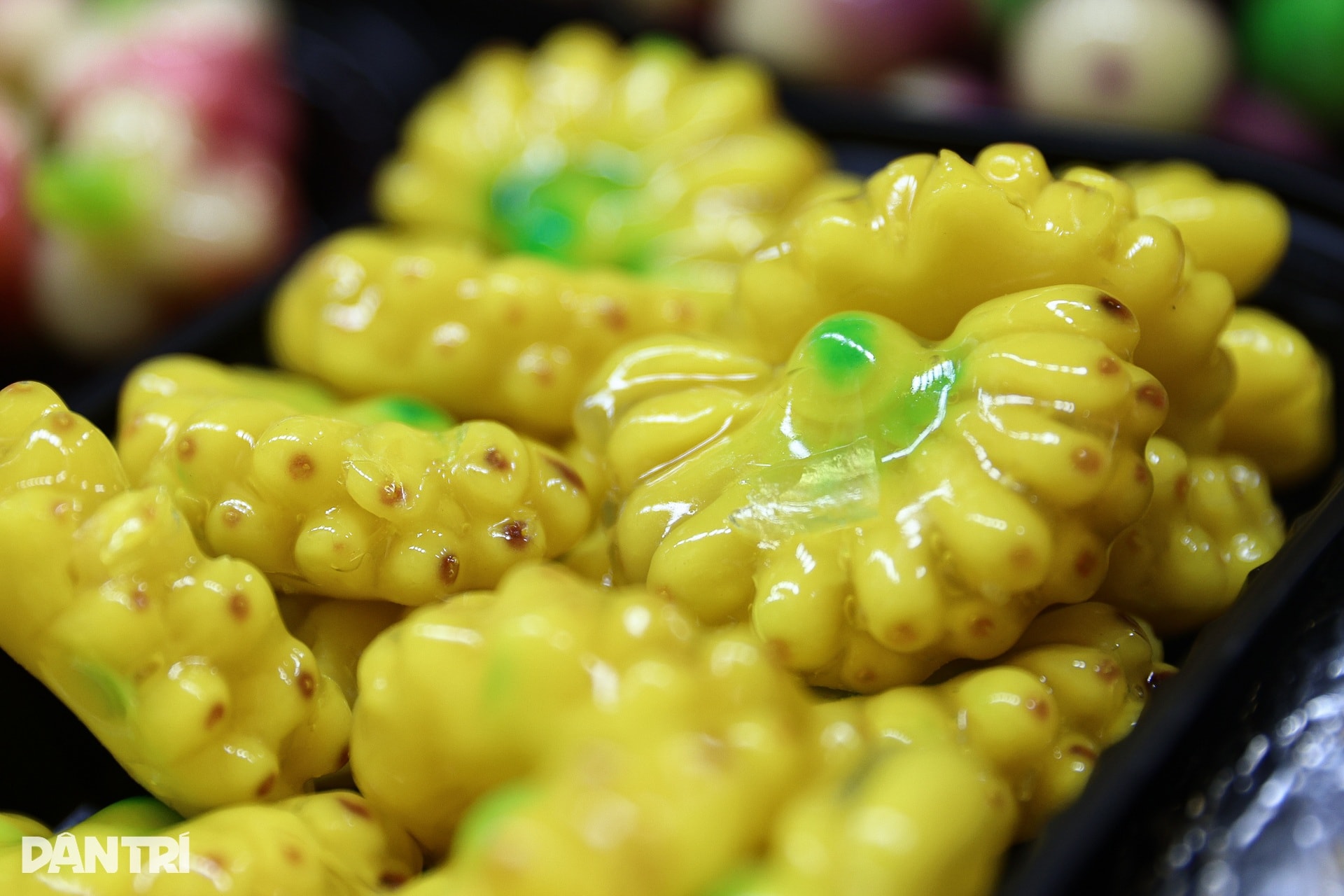 Phố đêm nhộn nhịp ở chợ cổ gần 100 năm tuổi tại TPHCM - 6 Phố đêm nhộn nhịp ở chợ cổ gần 100 năm tuổi tại TPHCM - 6