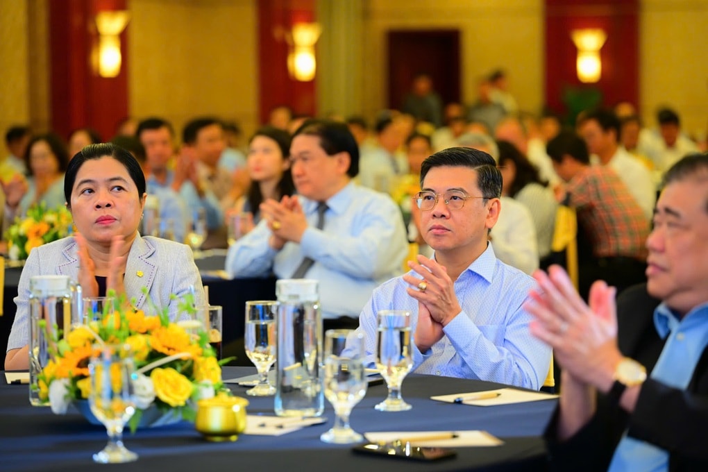 Lãnh đạo các xã, phường và đặc khu ở TPHCM bàn về kết nối du lịch - 2